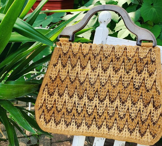 Vintage Straw Boho Bag, Wooden Handles, 79s Summe… - image 4