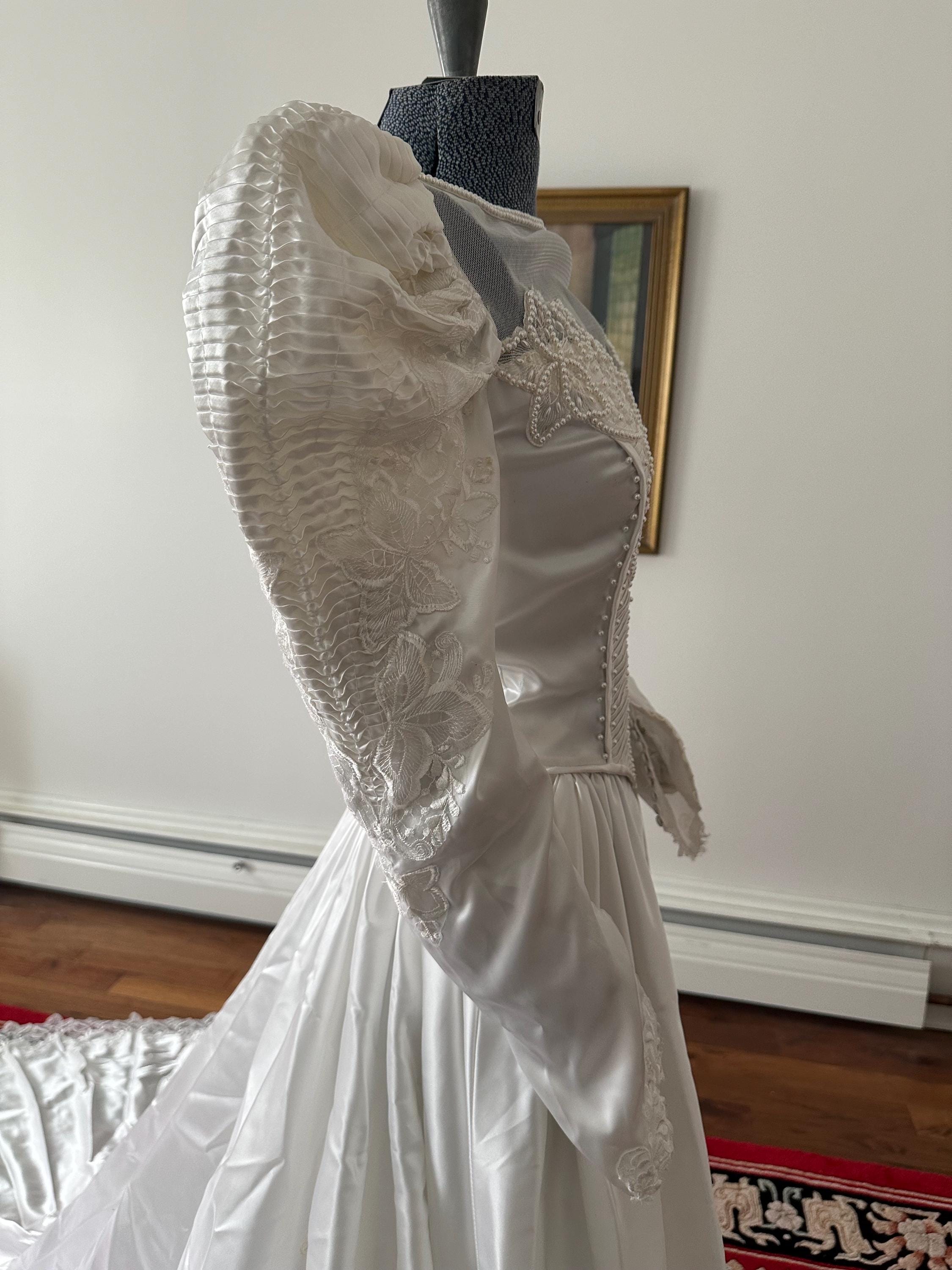1980s Puffed Sleeve Wedding Dress, Victorian Style Wedding Dress, 1990s 1980s Puffed Sleeve Wedding Dress, Victorian Style Wedding Dress, 1990s