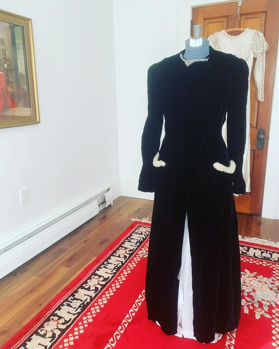 1930s Black Silk Velvet Coat, 30s Velvet Opera Co… - image 4