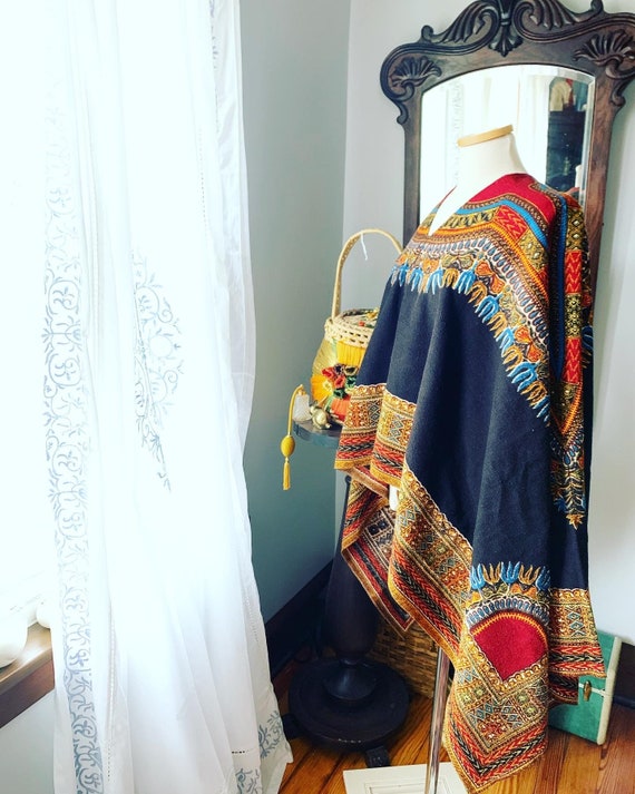 70s Boho Poncho, Colorful Pattern Finely Woven Po… - image 7