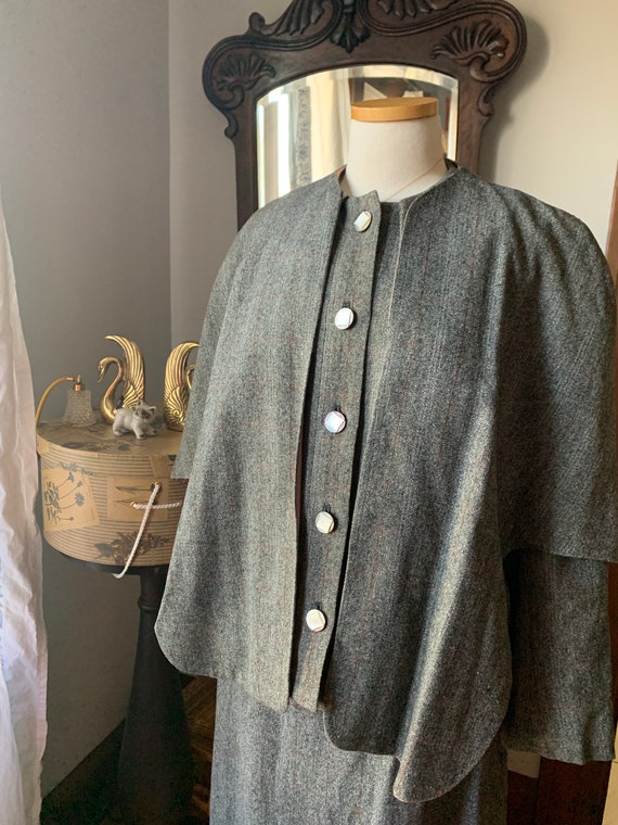40s Vintage Grey Suit, 40s Wool Cape Suit, 40s Dr… - image 4