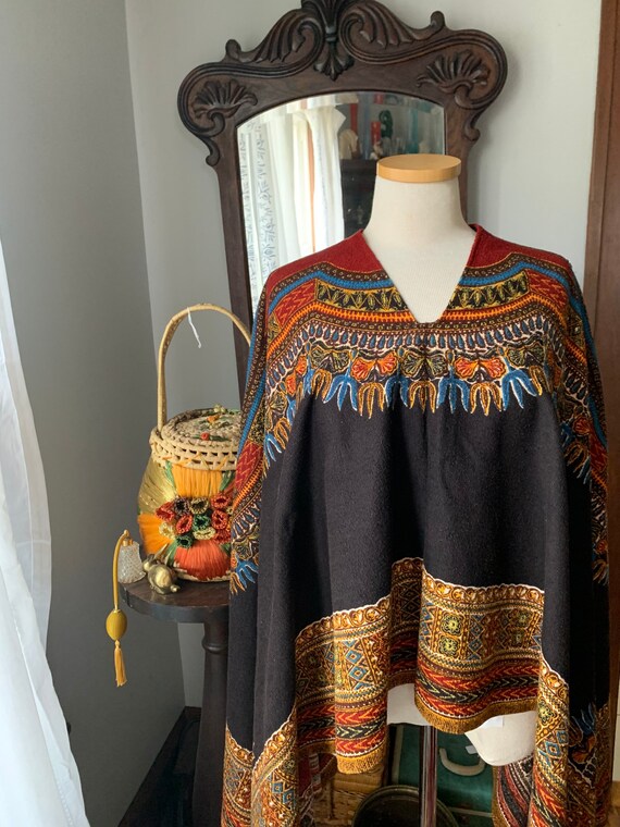 70s Boho Poncho, Colorful Pattern Finely Woven Po… - image 9
