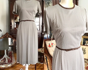50s Brown Wiggle Dress, 60s Pencil Dress, Vintage Brown Fitted Dress, Size Small Dress, Short Sleeves, Secretary Dress, Pencil Dress