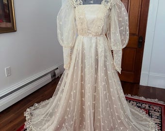 Vintage Edwardian Style Wedding Dress, 1980s Does Victorian Bridal, Netted Lace, Embroidered Flowers, Size Small, Long Train, Ecru Ivory