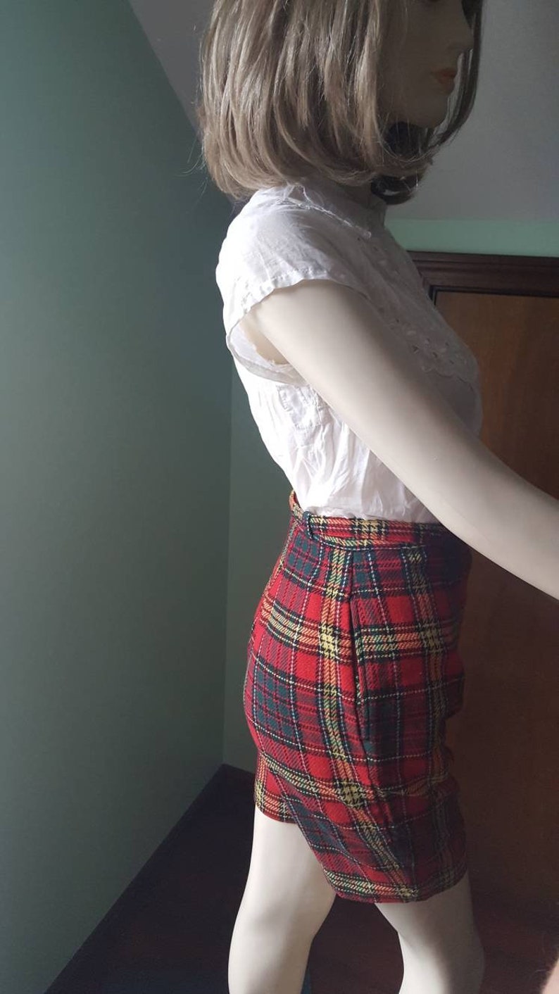 50s Wool Shorts, 50s Plaid Shorts, Size Small, Small 40s Shorts, Vintage High Waist Shorts, 40s Shorts, Vintage Winter Shorts, Plaid Short image 2