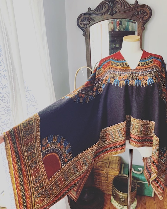 70s Boho Poncho, Colorful Pattern Finely Woven Po… - image 2