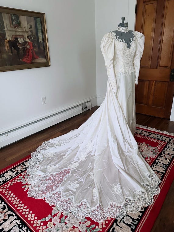 1980s Ivory Long Sleeves Wedding Dress, 90s Wedding Dress, Cathedral Train, Classic Satin Wedding Gown, Gorgeous Vintage Wedding Dress, 80s - Etsy Israel 1980s Ivory Long Sleeves Wedding Dress, 90s Wedding Dress, Cathedral Train, Classic Satin Wedding Gown, Gorgeous Vintage Wedding Dress, 80s - Etsy Israel