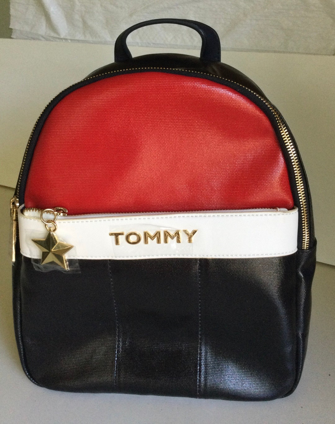 Mochila de cuero Tommy Hilfiger: bolso de regreso a clases x bolso