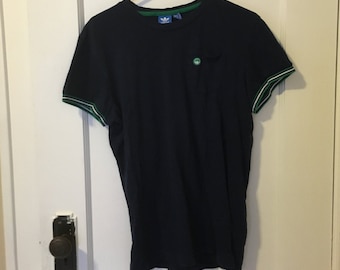 Vintage Adidas-T-shirt, donkerblauw met groene ringen, maat Large