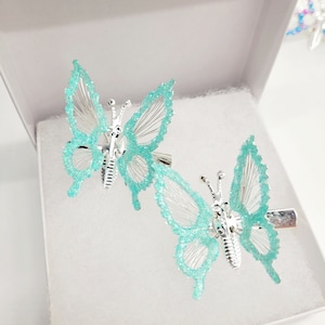 Turquoise butterfly hair clips moving wings 90s nostalgic nostalgia