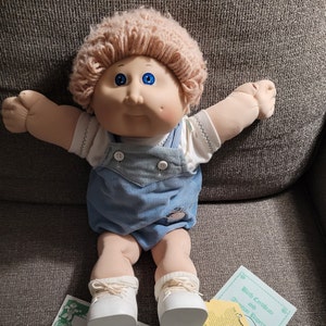 Vintage Cabbage Patch-pop Crosby Raymond met nostalgie geboorteakte