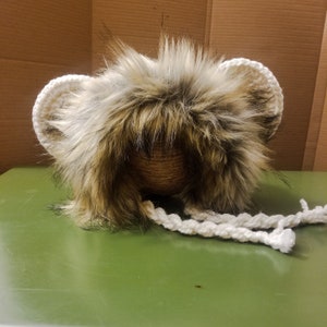 Lion hat bonnet baby child fur chunky yarn hand knit fall Halloween photo prop cub