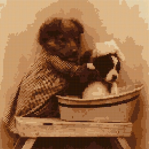 Puede incluir: Una fotografía en sepia de un niño pequeño con un suéter, sentado en un taburete de madera y sosteniendo un perro pequeño en una bañera.