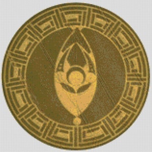 Pode incluir: Um design circular dourado com uma imagem estilizada de uma flor dentro de um padrão geométrico.