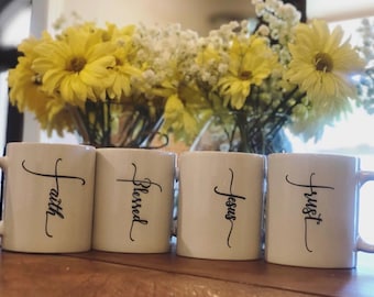 SET DE 4 Bendito, Jesús, Fe, Confianza Cruz Tazas de Café tazas Christian Faith mujer regalo Jesús taza de café, regalo cristiano de bienvenida,