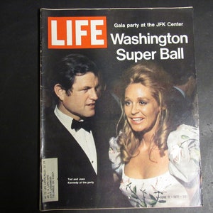 Vintage LIFE Magazine June 11, 1971 - TED And JOAN Kennedy Cover