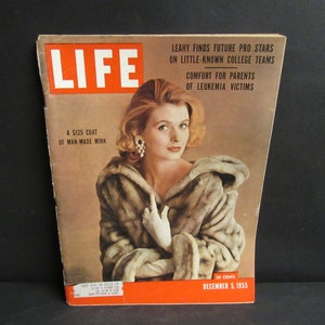 Vintage LIFE Magazine December 5, 1955 Leukemia Victims, College Teams