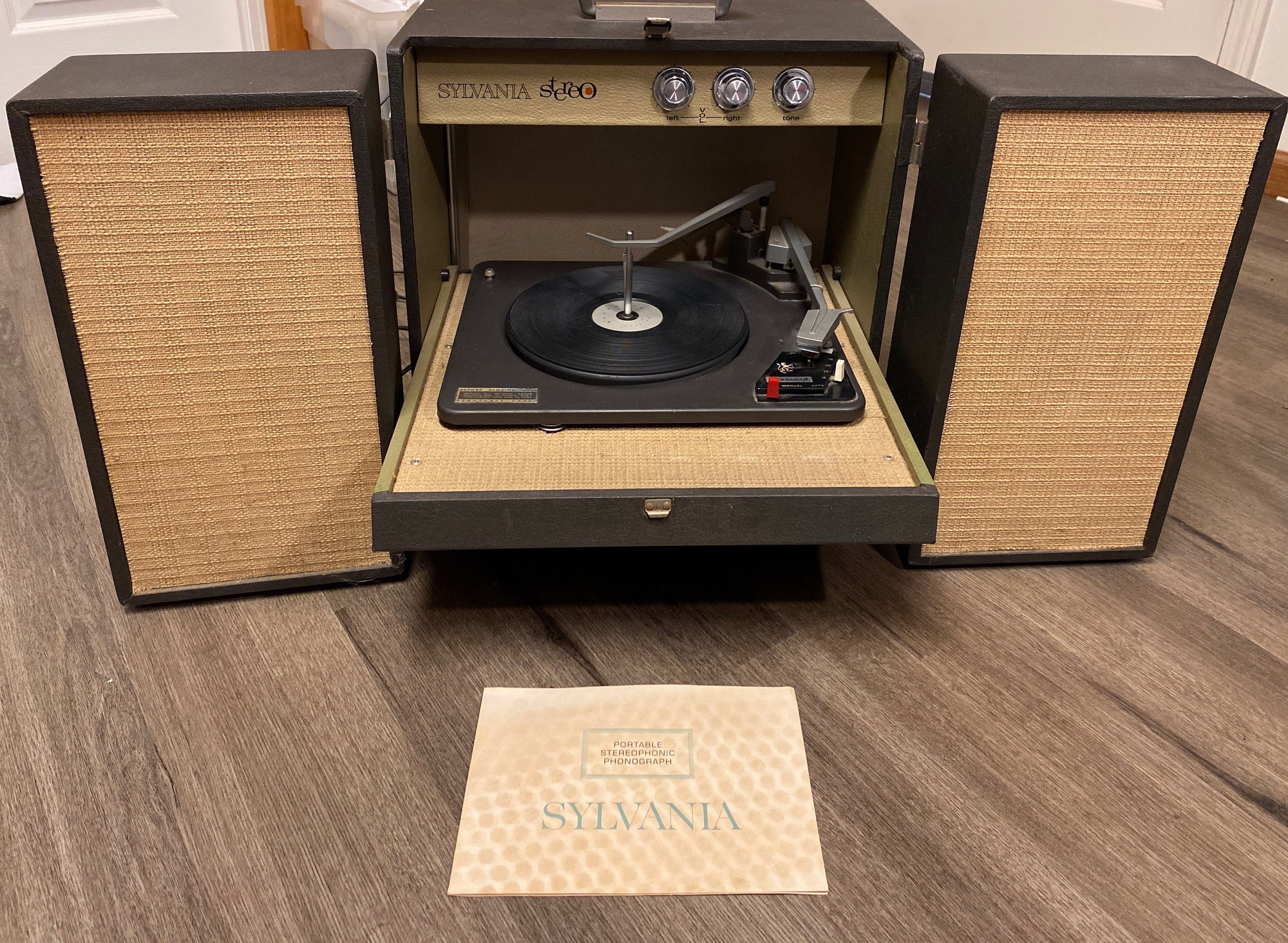 sylvania record player
