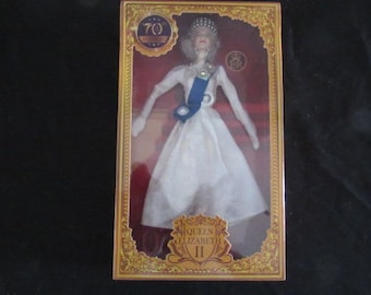 Collectible 70th Anniversary QUEEN ELIZABETH II Platinum Jubilee Doll Sealed!