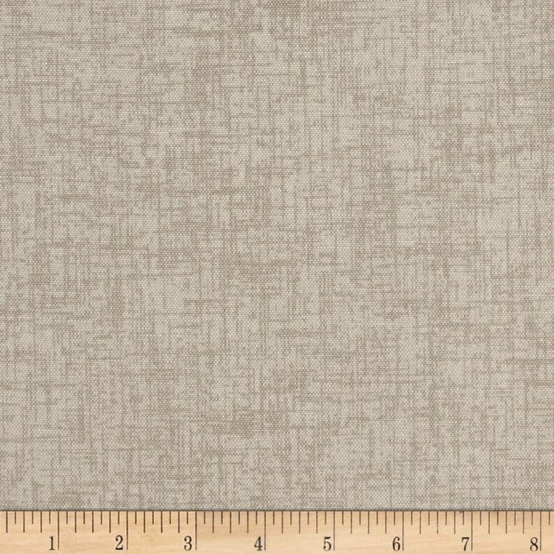 以下が含まれることがあります： ベージュの生地のクローズアップ。微妙なテクスチャパターンがあります。生地はわずかにざらざらしたリネンのような感触です。