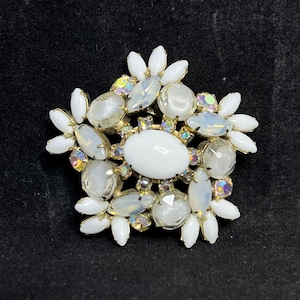 Vintage Milk Glass Givre Rhinestone Silver Tone Brooch (3200)