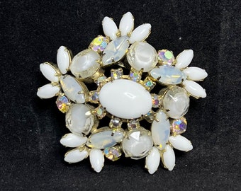 Vintage Milk Glass Givre Rhinestone Silver Tone Brooch (3200)