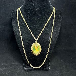 VTG Gold Tone Double Strand Necklace With Portrait Of A Woman Pendant (3209)