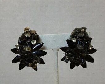 Vintage Morning Clover Glass And Rhinestone Earrings Signed DeMario (1550)