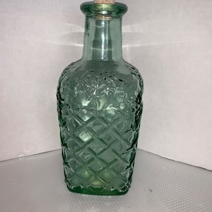 vintage libbey clear glass bottle basket weave pattern Canada 8”
