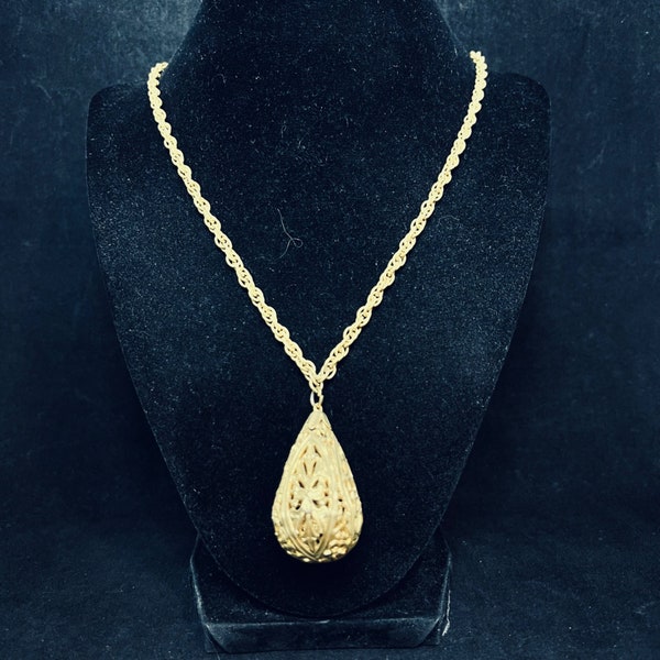 Tammey Jewels Gold Tone Rope Necklace With Pear Shaped Pendant