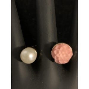 Gold Tone Floral & Faux Pearl Open Top Ring Sz 8 Stylish Jewelry Piece (R98)