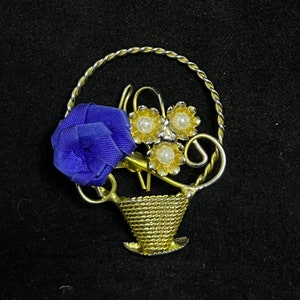 Vintage Gold Tone Faux Pearl Basket of Flowers Brooch (2687)