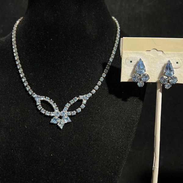 Vintage Silver Tone And Blue Rhinestone Necklace & Screw Back Earring Set (3899)