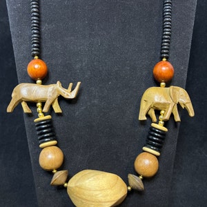 Vintage Wooden Carved Elephant And Rhinoceros Necklace (4120)