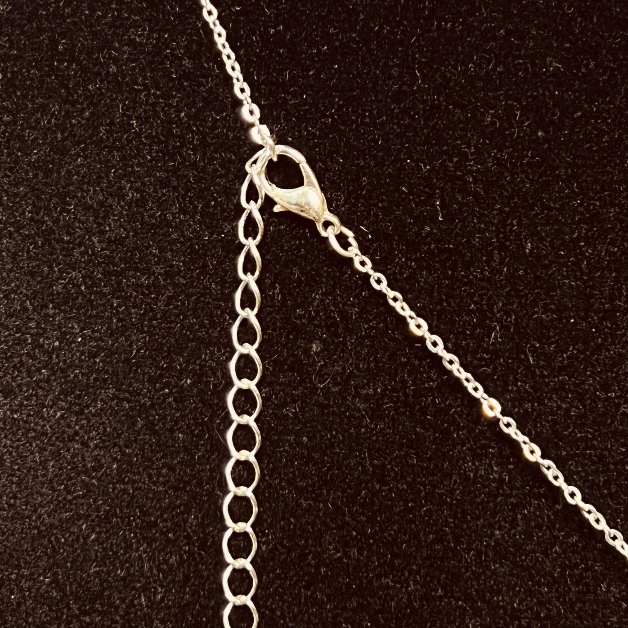 Silver Tone Cable Chain Necklace W/black and Clear Silver Tone Cable Chain Necklace W/black and Clear