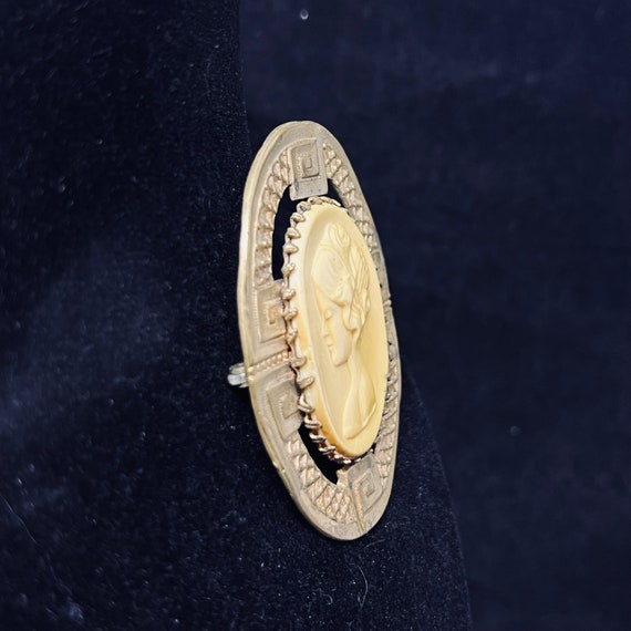 Vintage Gold Tone Cameo Brooch With C Clasp (5004) - image 2
