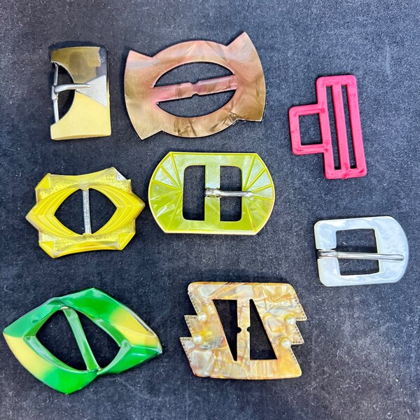 Lot Of 8 Vintage Celluloid/Plastic And Mixed Metal Belt Buckles (3449)