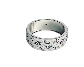 Bracciale rigido con cerniera in smalto bianco Brighton con fiori in strass pastello (5969)