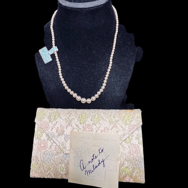 Du Barry 5th Avenue NY Graduated Faux Pearl Necklace With Original Case (4697)