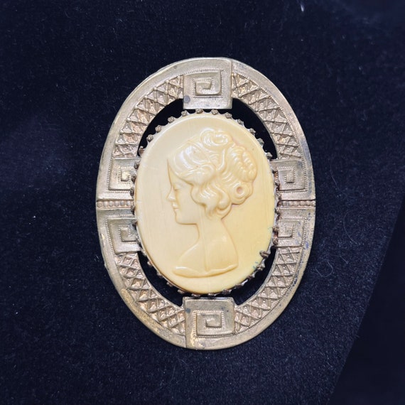 Vintage Gold Tone Cameo Brooch With C Clasp (5004) - image 1