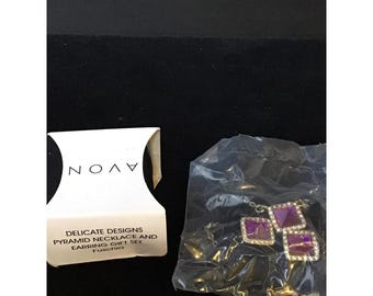 New Avon Delicate Designs Fuschia Pyramid Necklace And Earrings Gift Set (1554)