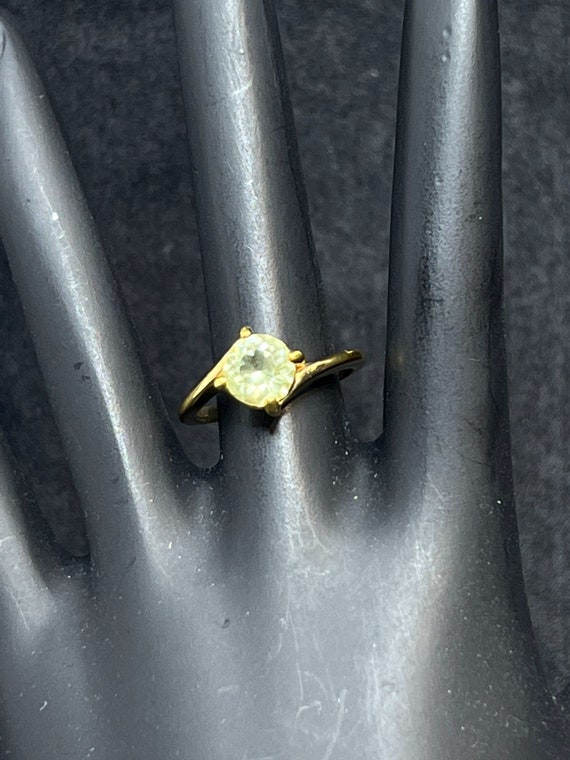 Vintage Avon Gold Tone Pale Green Solitaire Ring (