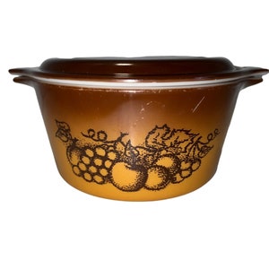 Vintage Pyrex Old Orchard 1 Qt. Casserole Dish with Lid