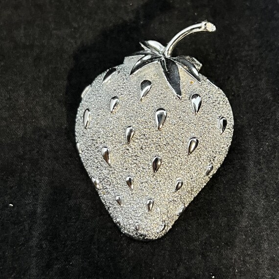 VTG Sarah Coventry Silver Tone Strawberry Clip On… - image 6