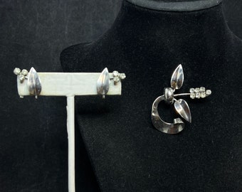 Ensemble de broches et boucles d'oreilles en strass vintage - France
