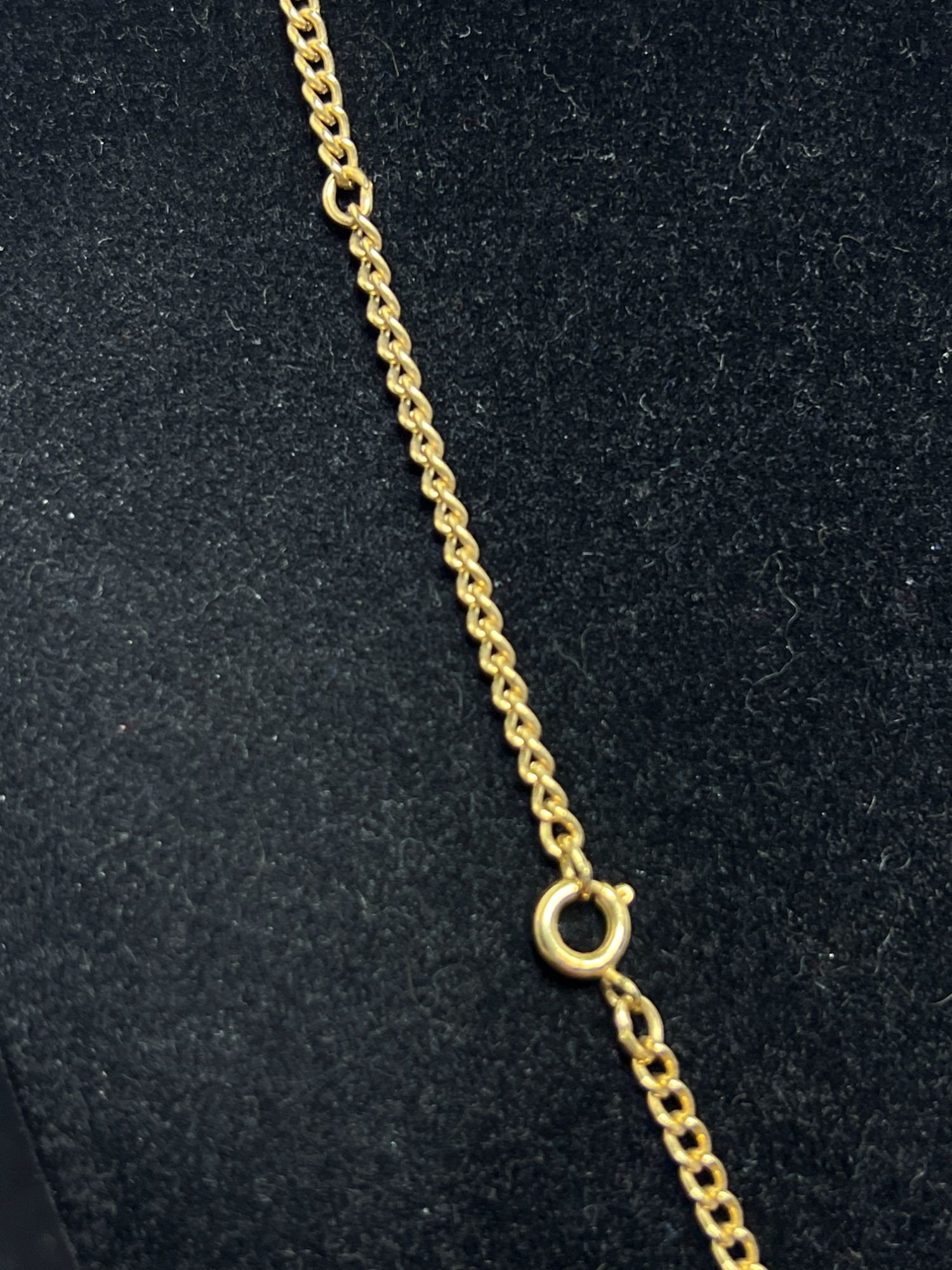 Vintage Gold Tone Curb Chain Necklace With Faux Pearl Vintage Gold Tone Curb Chain Necklace With Faux Pearl