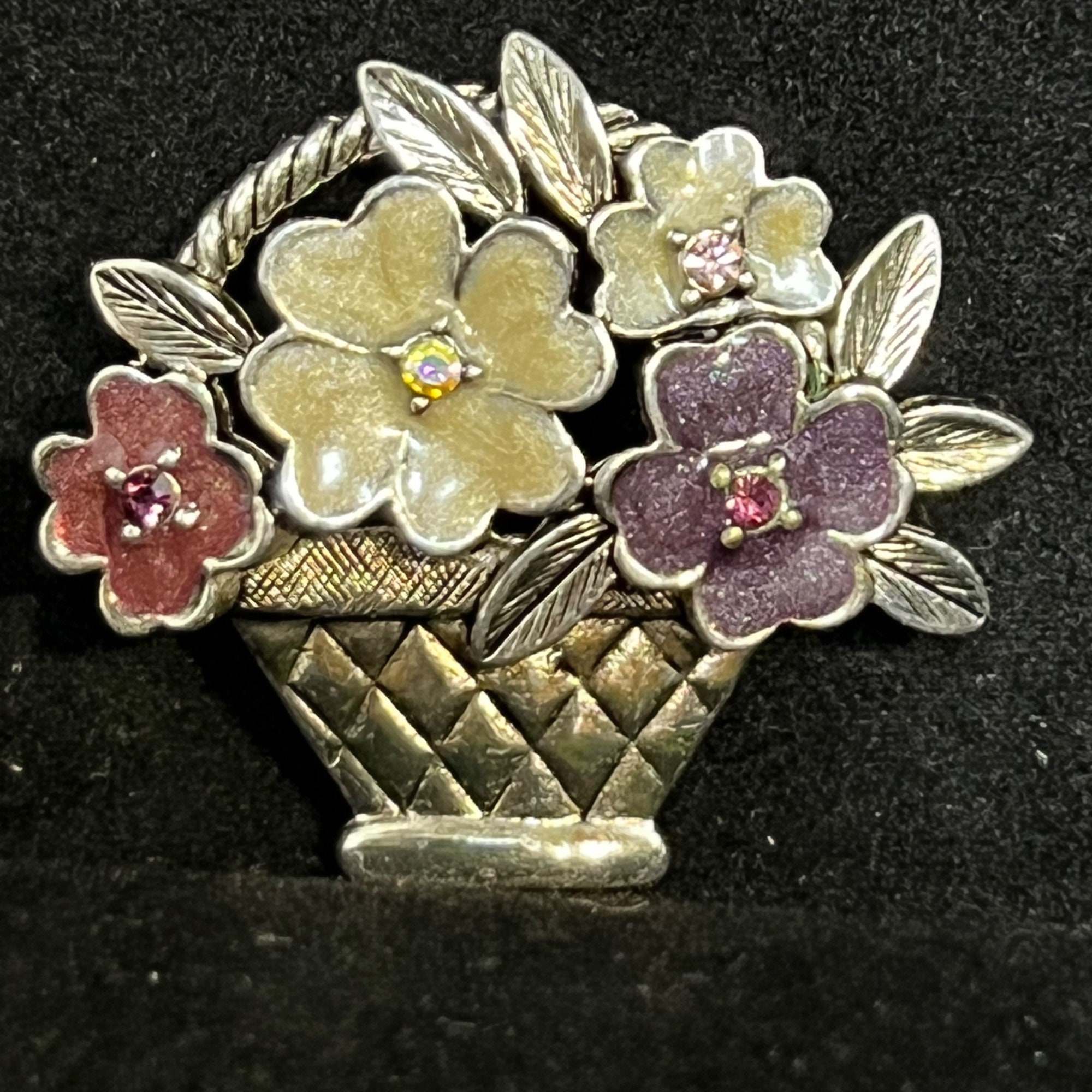 【Llife】BOTTON BROOCH VTG Silver Tone Rhinestone & Enamel Basket of Flowers Brooch