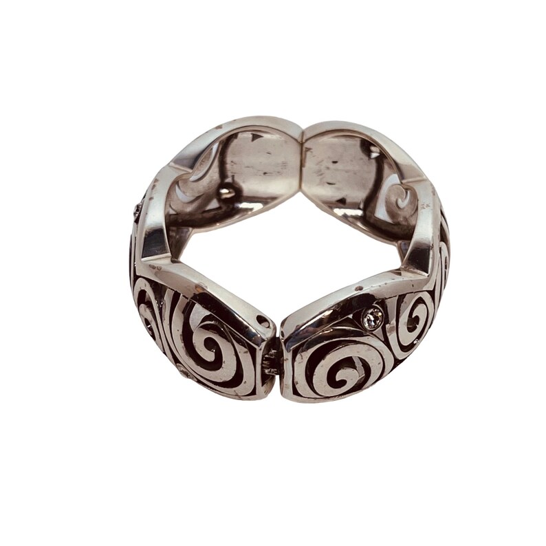 以下が含まれることがあります： 渦巻き模様と小さな透明な石が付いたシルバーブレスレット