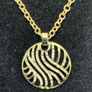 New Avon Gold Tone Wave Pendant Necklace (1664)