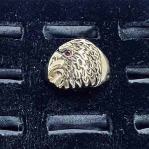 Anillo vintage para hombre de oro amarillo de 18k con baño electrolítico y cabeza de águila con diamantes de imitación rojos (R406)
